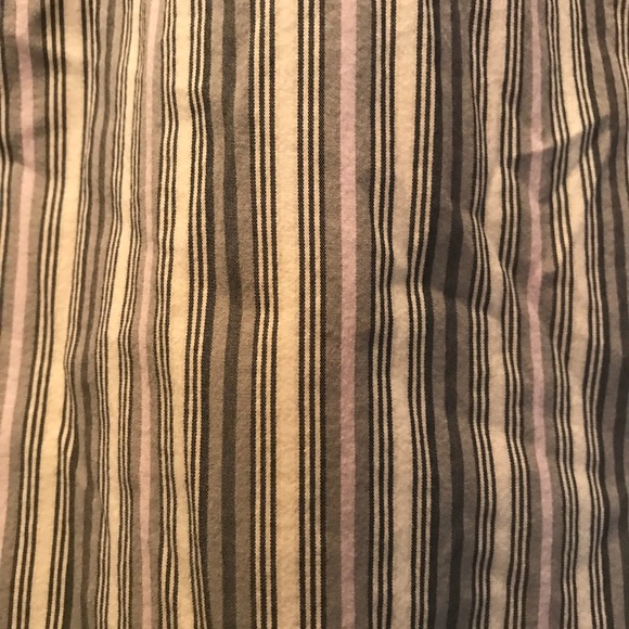 🌸Being donated 8/5🌸 Old Navy Button Down size M. - Picture 3 of 3